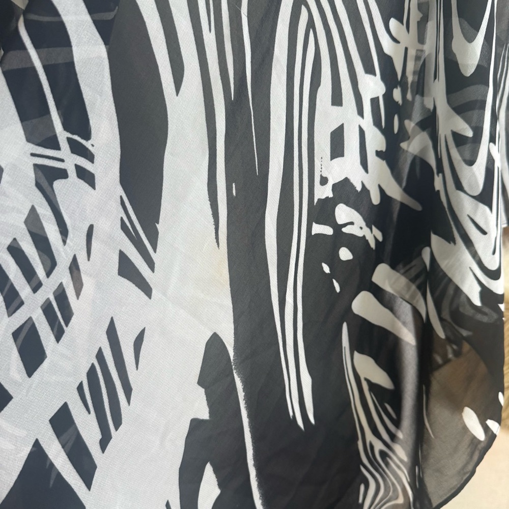 Chico's Black and White Abstract Shawl Coverup - Picture 6 of 6